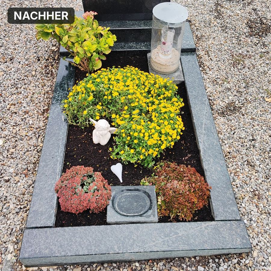 Das Grab nach der Pflege: saubere Einfassung, gepflegte Blumen